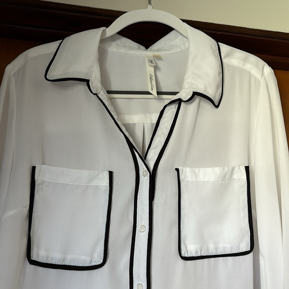 white & black button down blouse ☕️ - Picture 2 of 4